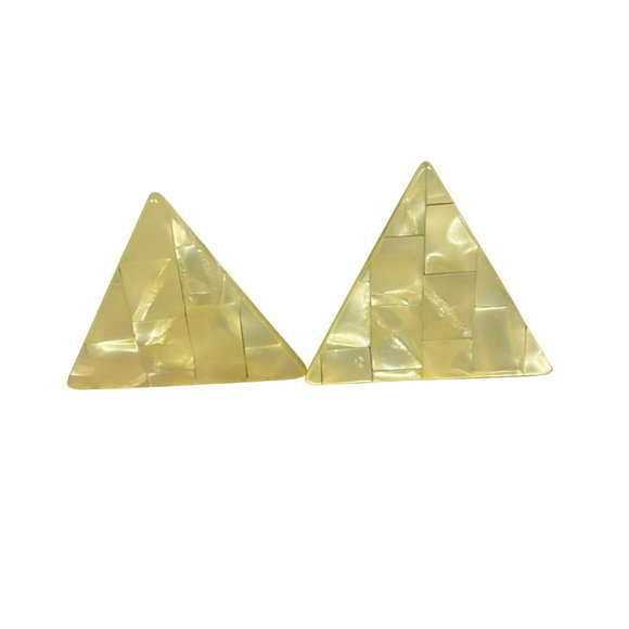 Modernist Acrylic White Triangular Clip on Earrings Unique Vintage - Picture 1 of 4